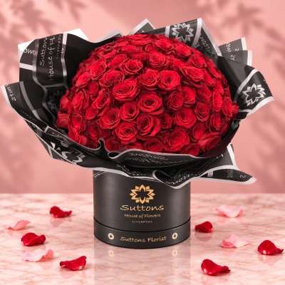 THE  SIGNATURE RED 100  LUXE HATBOX ( CROWN  OPTIONAL)