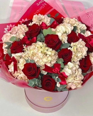 Blushing Romance Luxe Hatbox