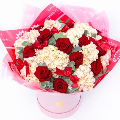 Blushing Romance Luxe Hatbox