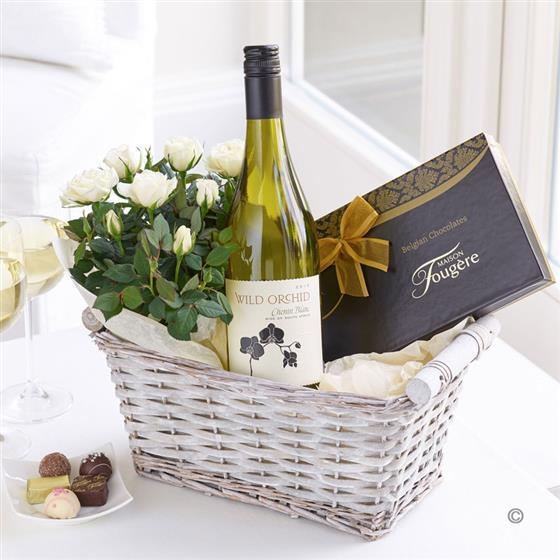 Luxury White Wine Gift Basket. buy online or call 0151 928 2872