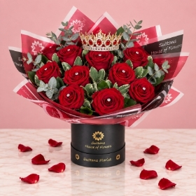 THE  SIGNATURE RED  12  LUXE  HATBOX    (crown optional)
