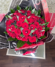 Fabulous 50 Roses in Luxe Hatbox (Crown optional)