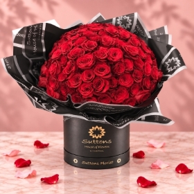 THE  SIGNATURE RED 100  LUXE HATBOX ( CROWN  OPTIONAL)
