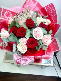 THE BLUSH AND ROUGE 24 ROSES LUXE HATBOX (Crown optional)