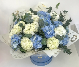 BLUE & WHITE HYDRANGEA LUXE HATBOX