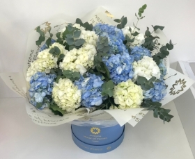 BLUE & WHITE HYDRANGEA LUXE HATBOX
